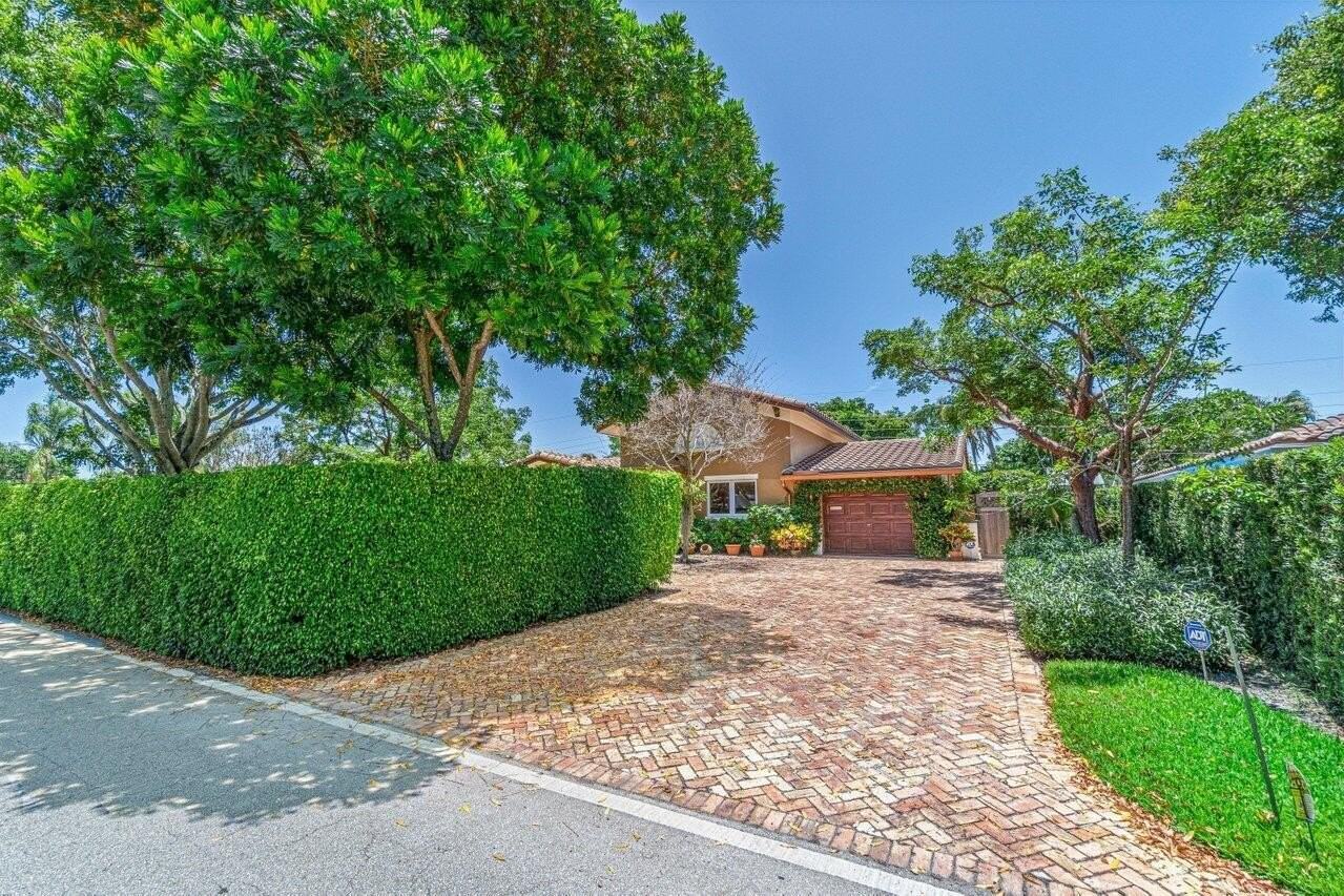 870 Northwest 7th Street - Photo 5 of 37