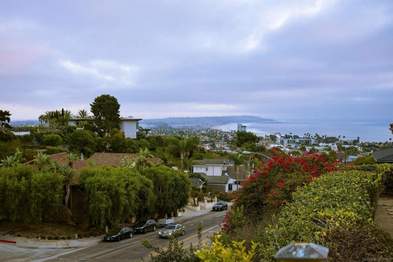 5531 Ladybird Ln - Photo 6 of 46