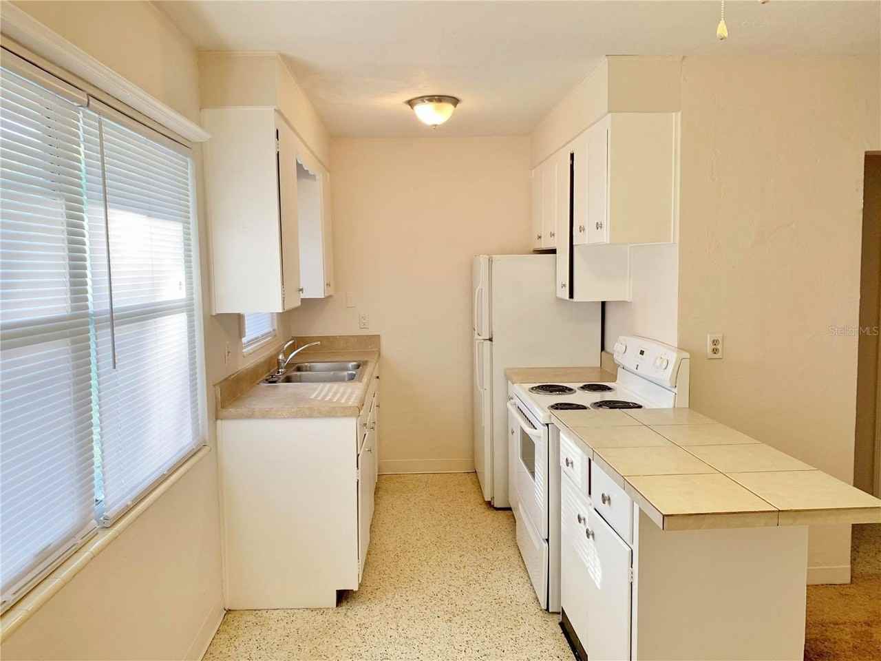 5957 Beneva Rd - Photo 4 of 9