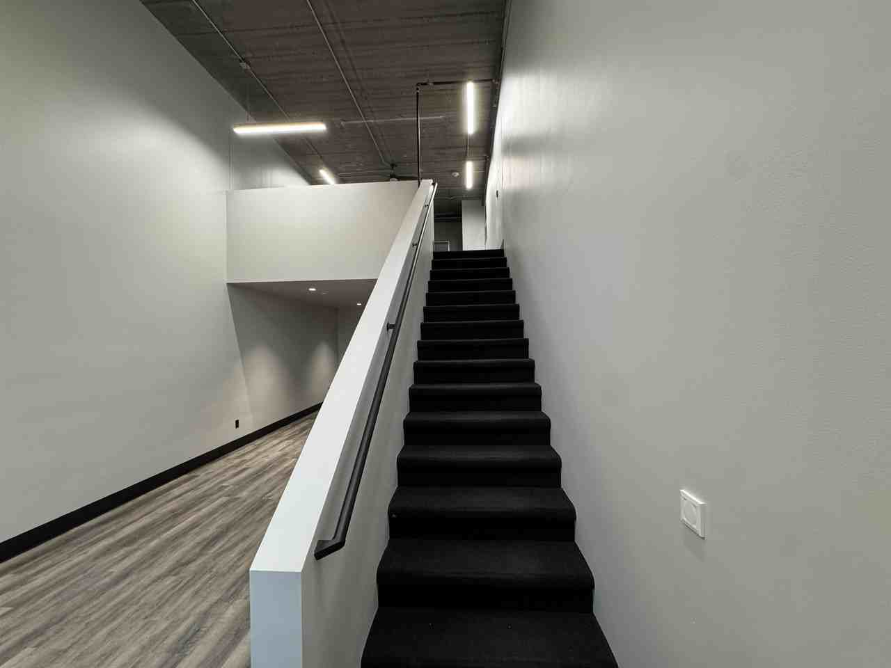 824 W 8th St - Photo 4 of 14