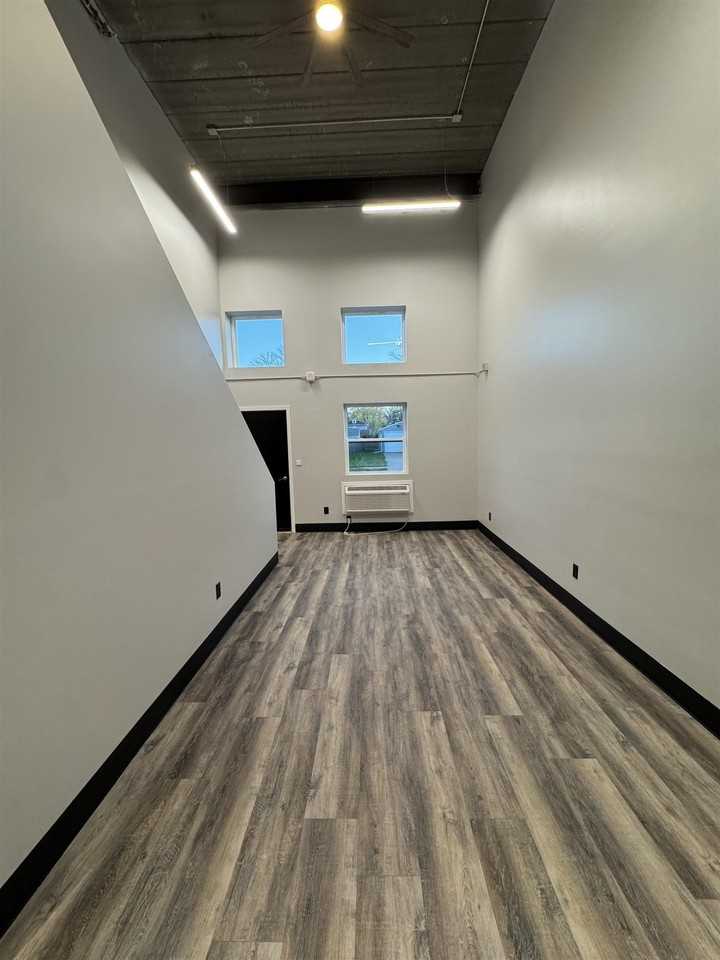 824 W 8th St - Photo 5 of 14