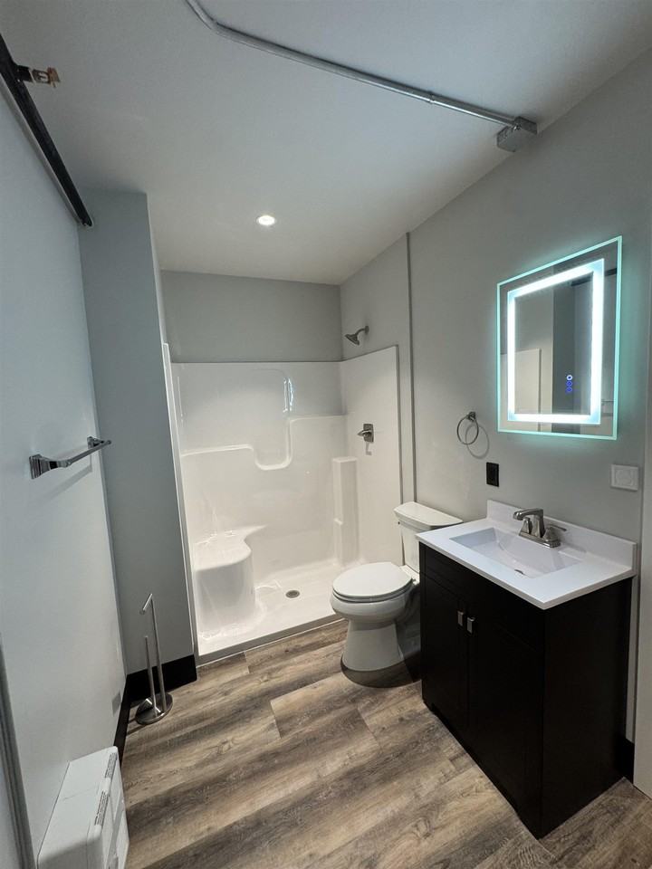 824 W 8th St - Photo 6 of 14