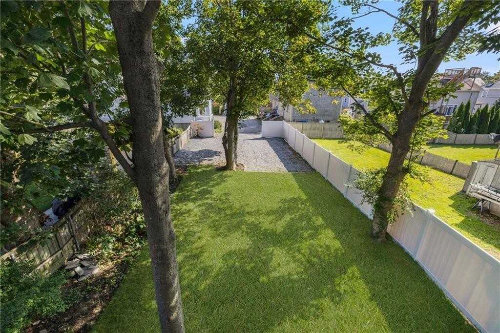 7 Sheffield Avenue #B - Photo 4 of 41