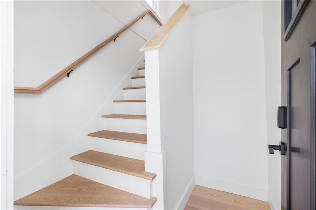 7 Sheffield Avenue #B - Photo 6 of 41