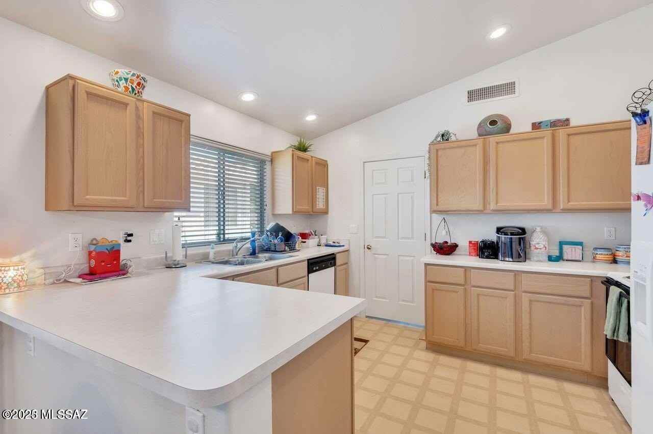 9091 North Ironwood Bluffs Lane - Photo 4 of 30