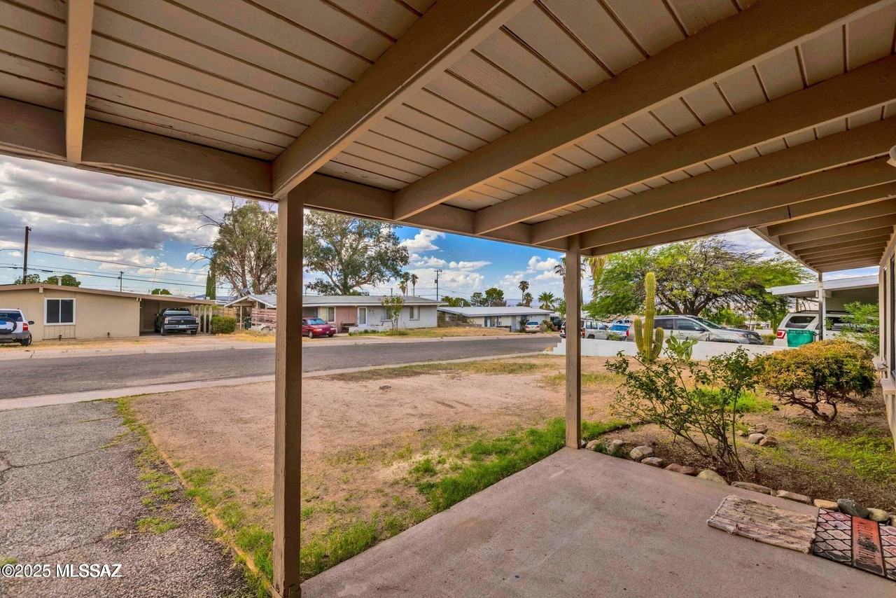 615 West 5th Avenue - Photo 4 of 23