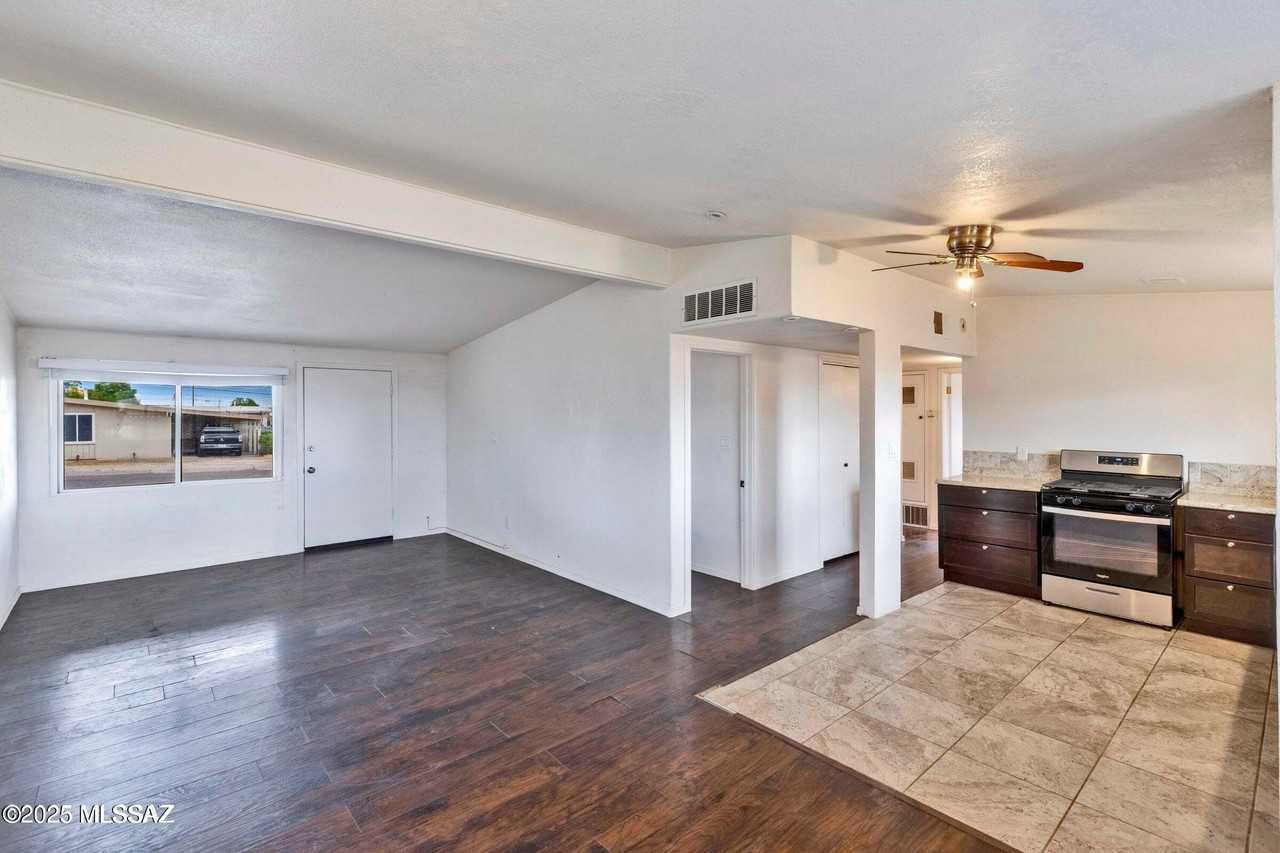 615 West 5th Avenue - Photo 5 of 23