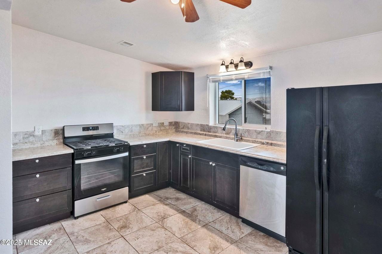 615 West 5th Avenue - Photo 7 of 23