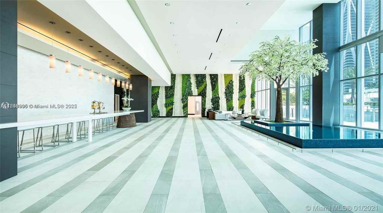 851 Ne 1st Ave - Photo 3 of 8