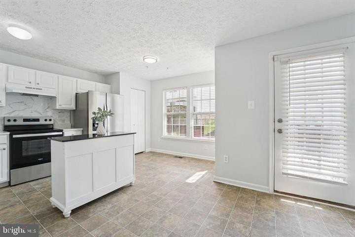 11 Gemstone Court - Photo 6 of 19