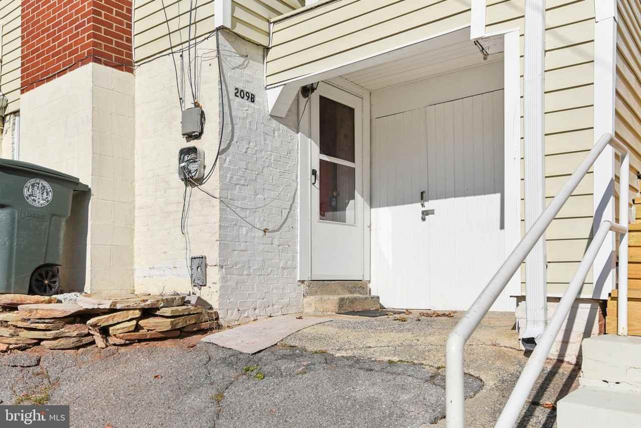 209 Locust Avenue #B - Photo 2 of 14