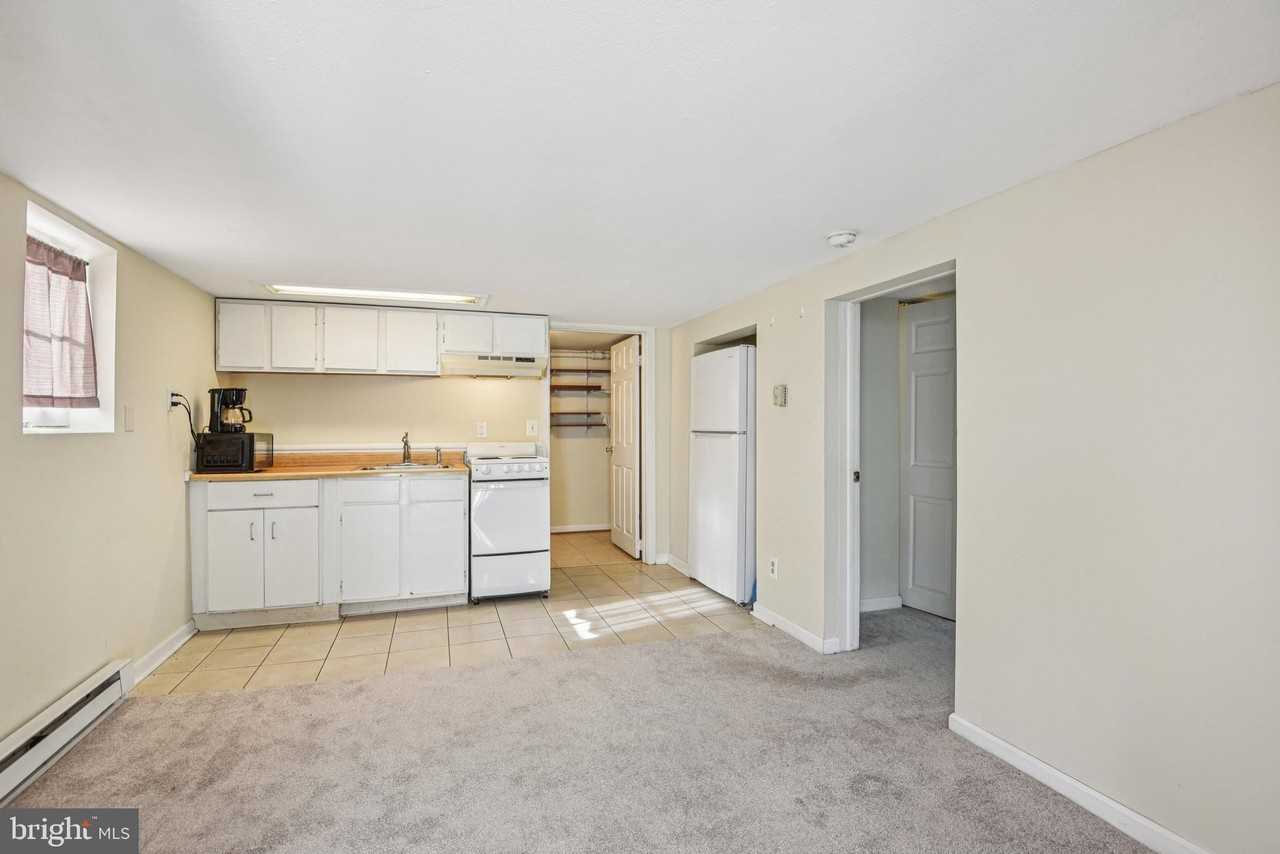 209 Locust Avenue #B - Photo 4 of 14