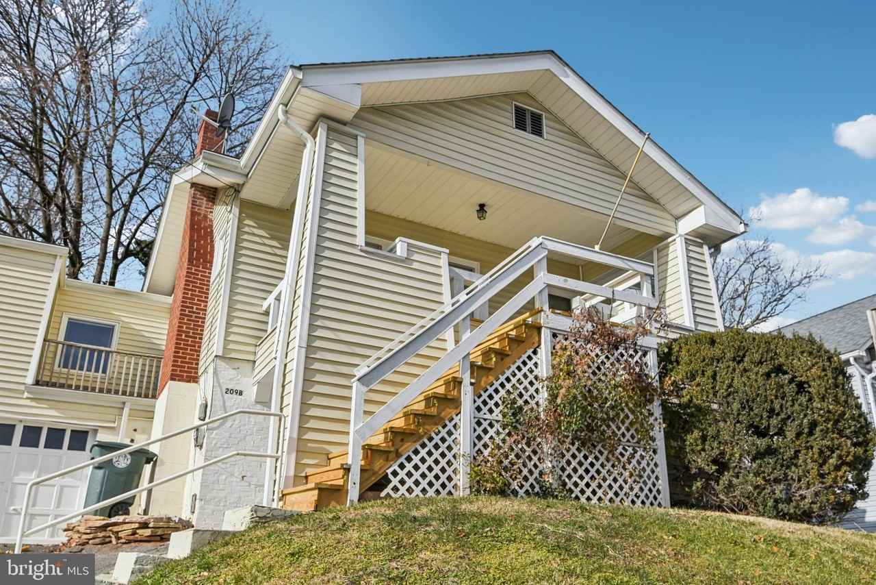 209 Locust Avenue #C - Photo 2 of 34