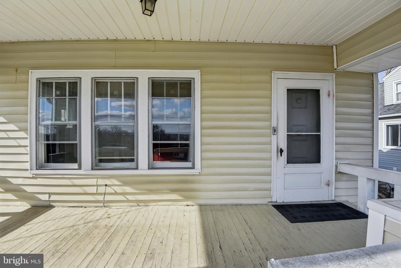 209 Locust Avenue #C - Photo 3 of 34