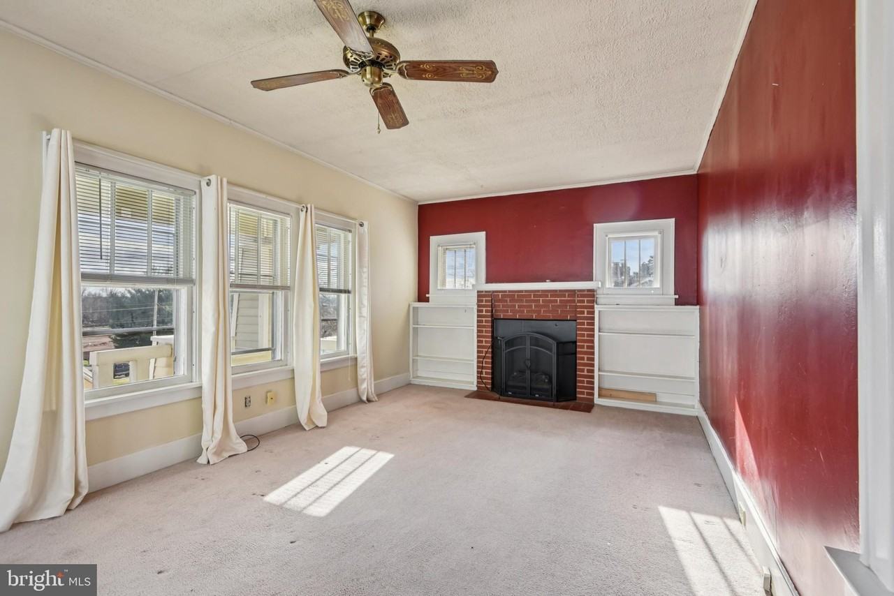 209 Locust Avenue #C - Photo 6 of 34