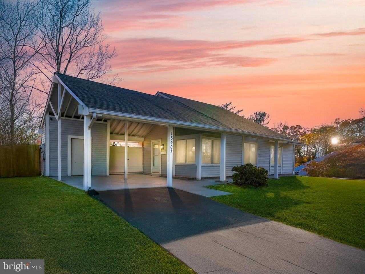 15901 Perkins Lane - Photo 5 of 40