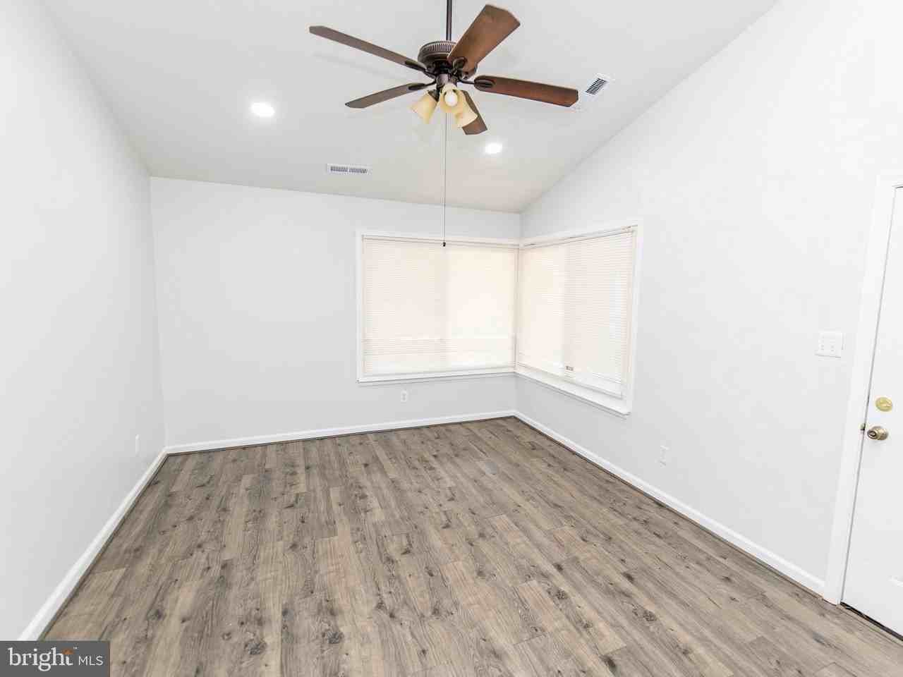 15901 Perkins Lane - Photo 7 of 40