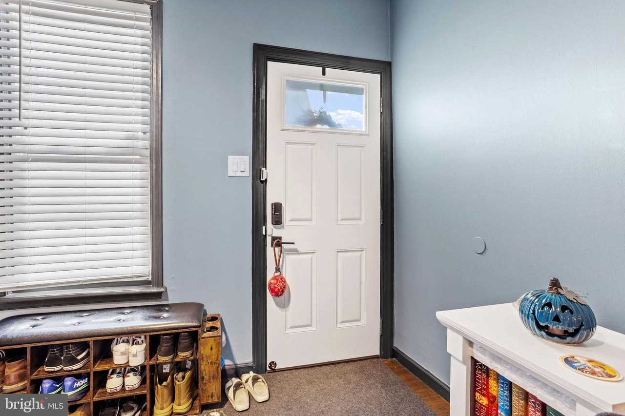 65 Pine Street - Photo 3 of 32