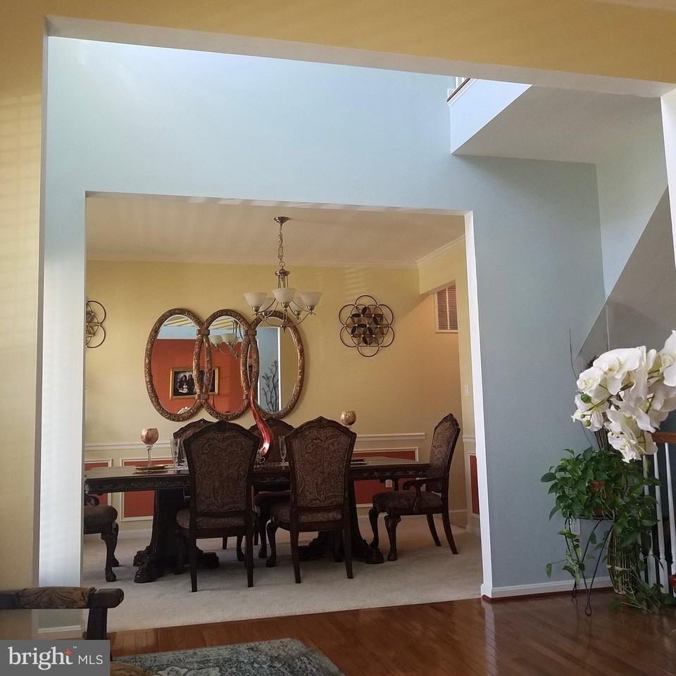 1037 Suffolk Dr - Photo 2 of 19