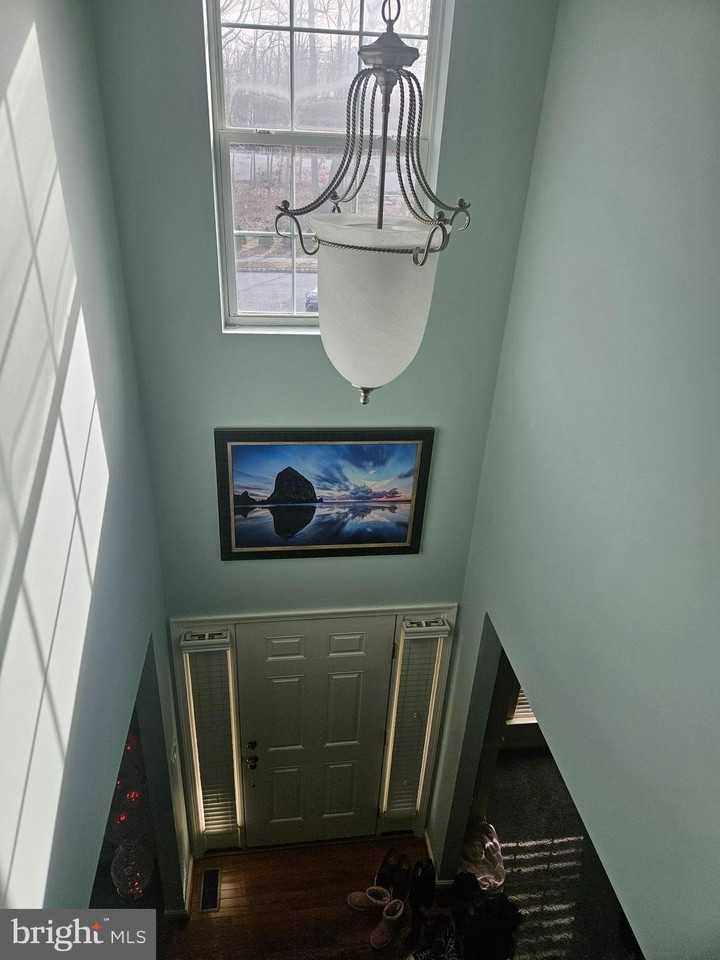 1037 Suffolk Dr - Photo 5 of 19