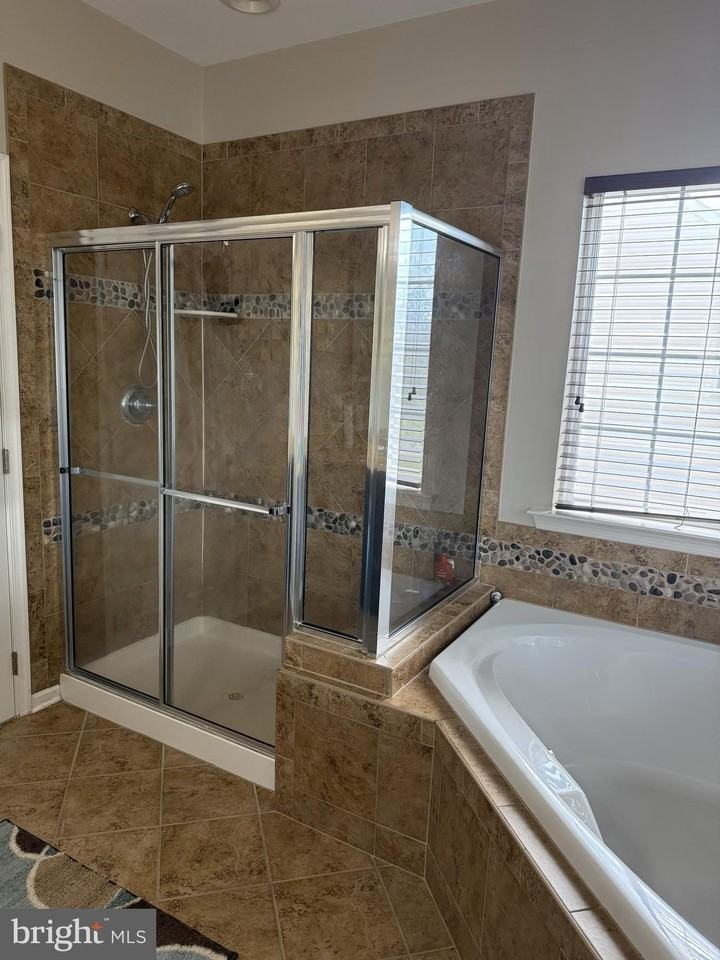 1037 Suffolk Dr - Photo 6 of 19