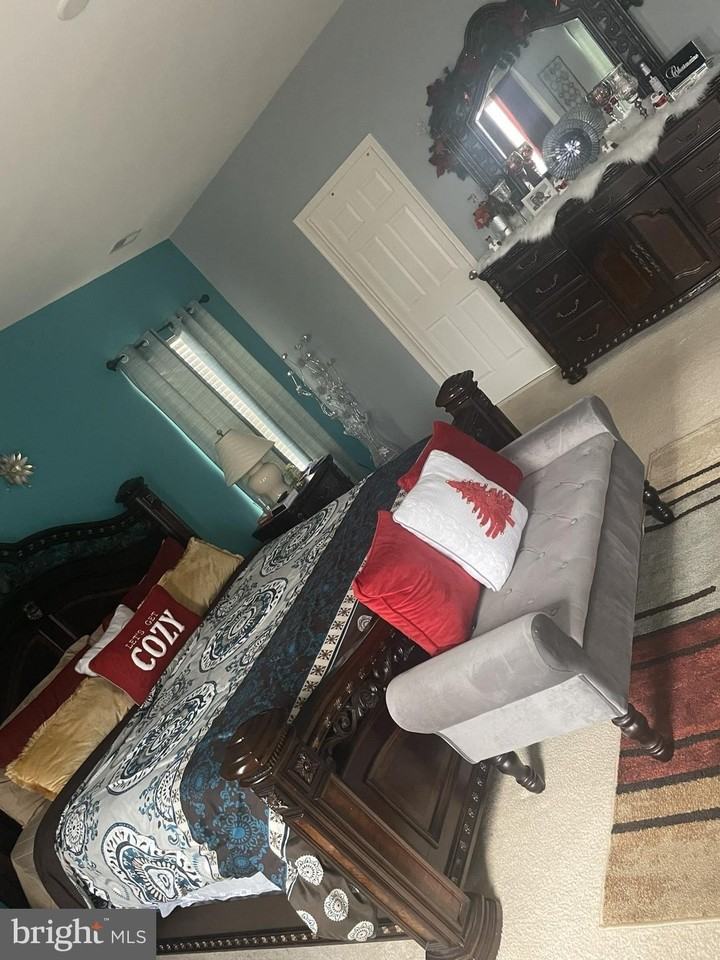 1037 Suffolk Dr - Photo 7 of 19