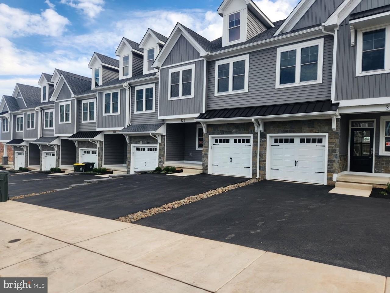 328 Foxtail Lane - Photo 2 of 33