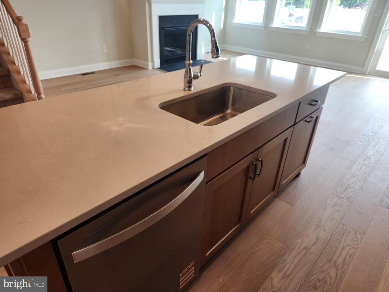 328 Foxtail Lane - Photo 7 of 33