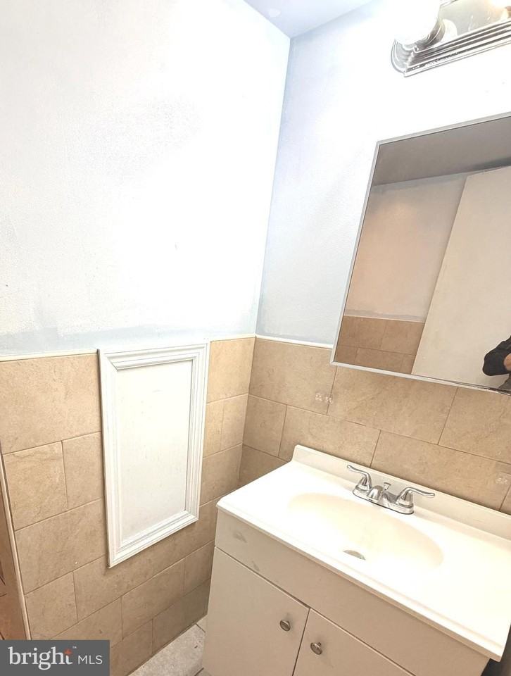 6631 Erdrick Street - Photo 4 of 7