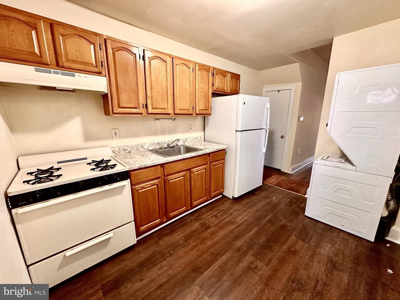 343 West Queen Lane - Photo 4 of 13