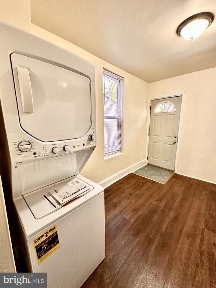 343 West Queen Lane - Photo 5 of 13