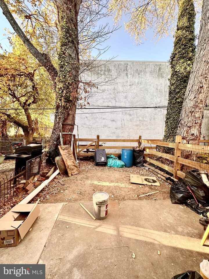 343 West Queen Lane - Photo 6 of 13