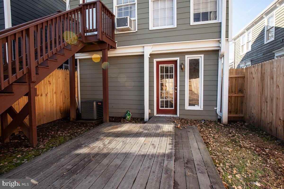 1405 Charles Street - Photo 5 of 16