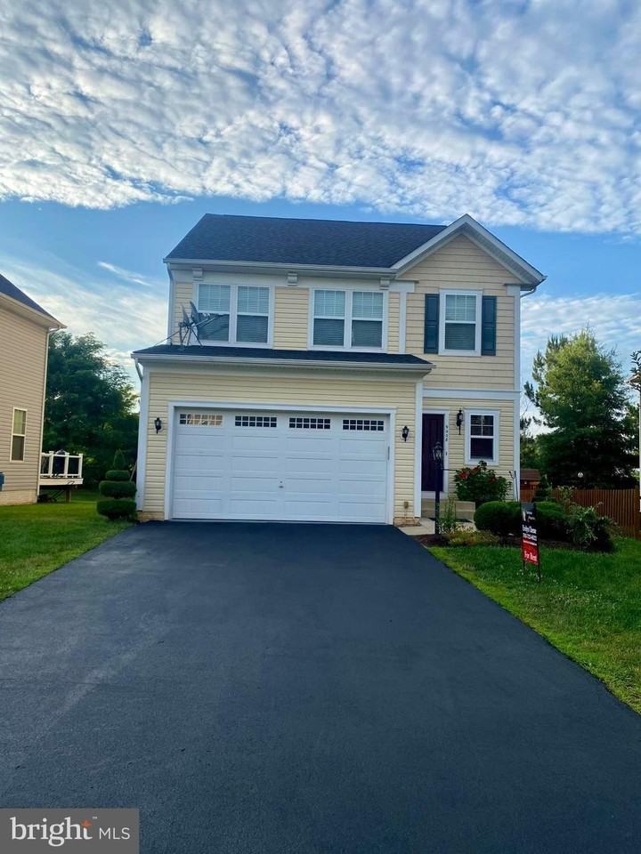 9008 Hanson Grove Court - Photo 2 of 13