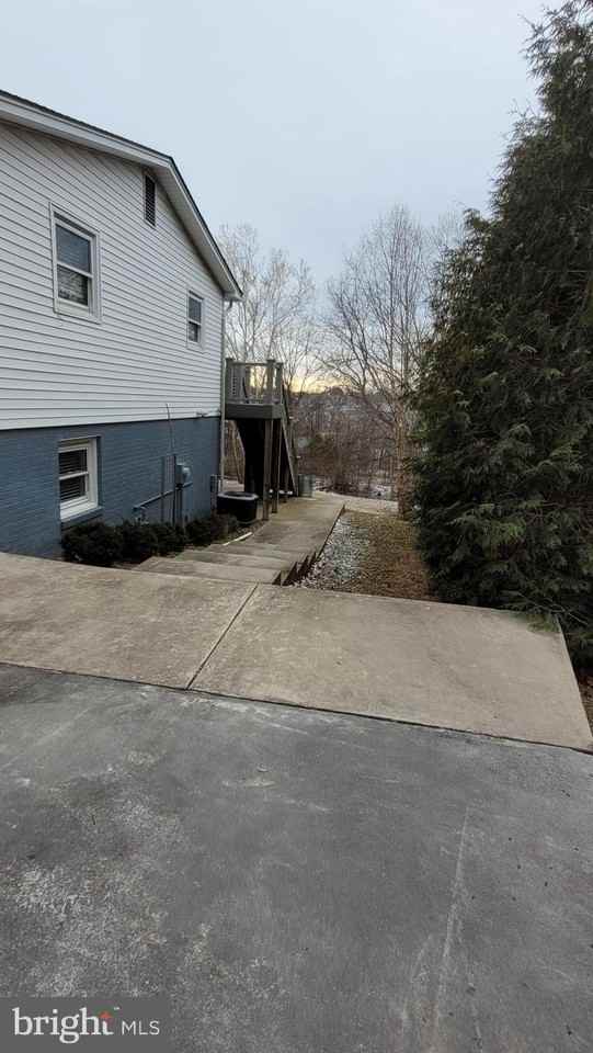 557 Bellview Ave - Photo 2 of 41