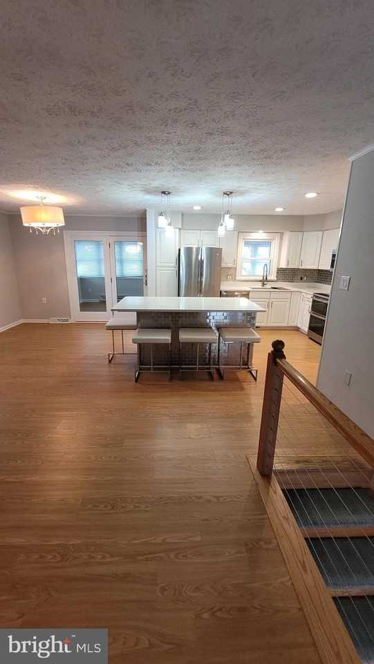 557 Bellview Ave - Photo 6 of 41