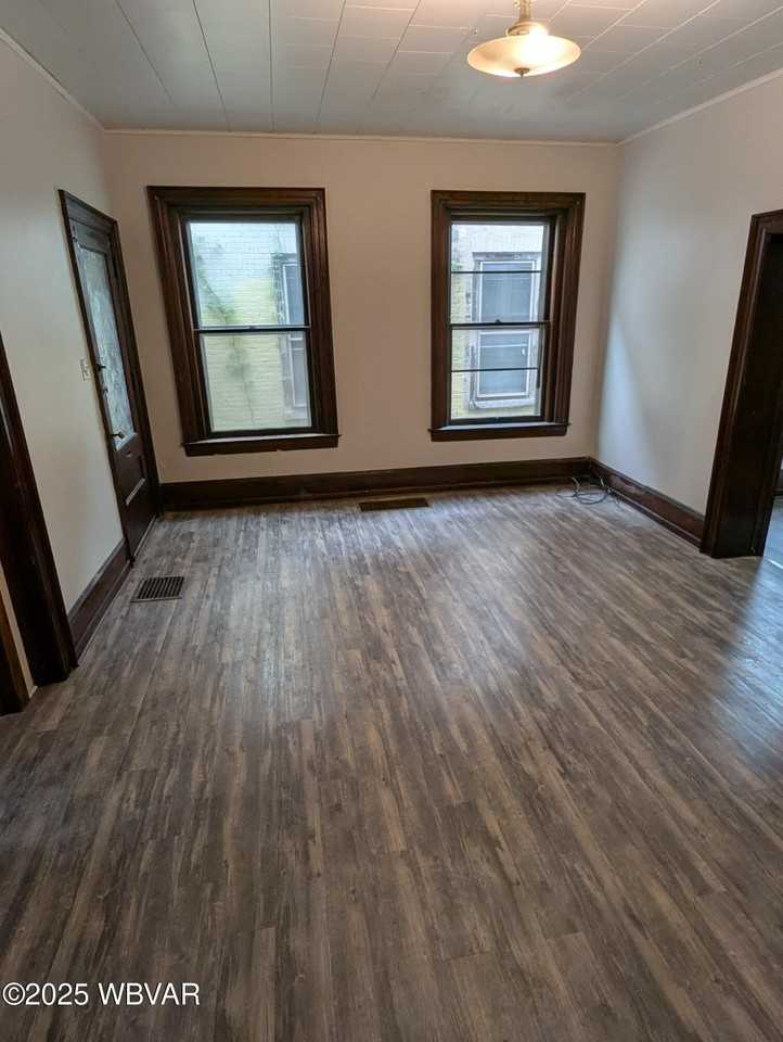 755 West 3rd Street #1 - Photo 4 of 10