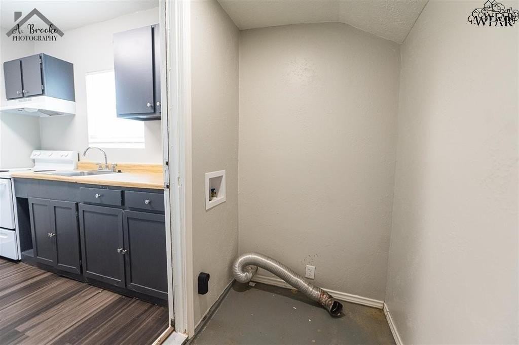 2172 Avenue L - Photo 5 of 27