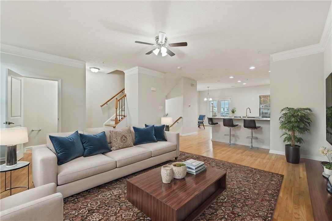 407 Fairmont Dr - Photo 2 of 33