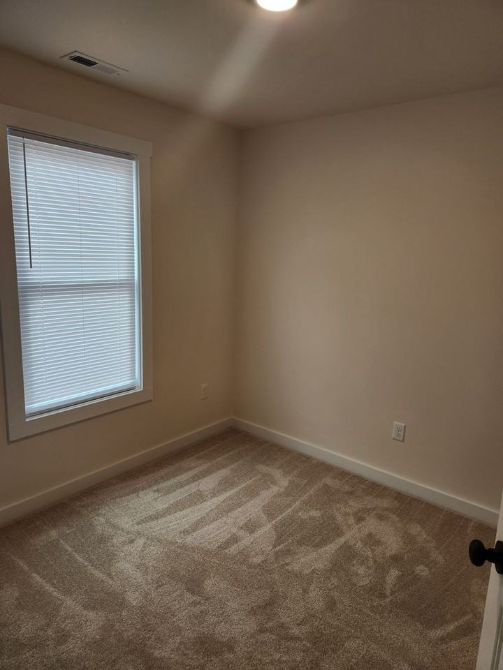 111 Dinwiddie Ave - Photo 2 of 12