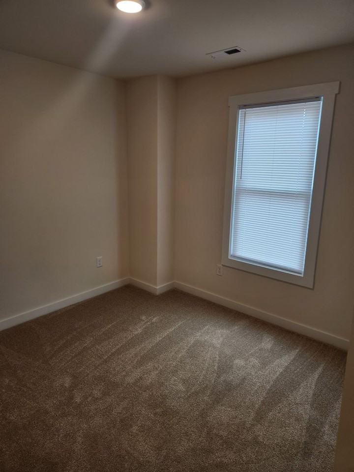 111 Dinwiddie Ave - Photo 3 of 12