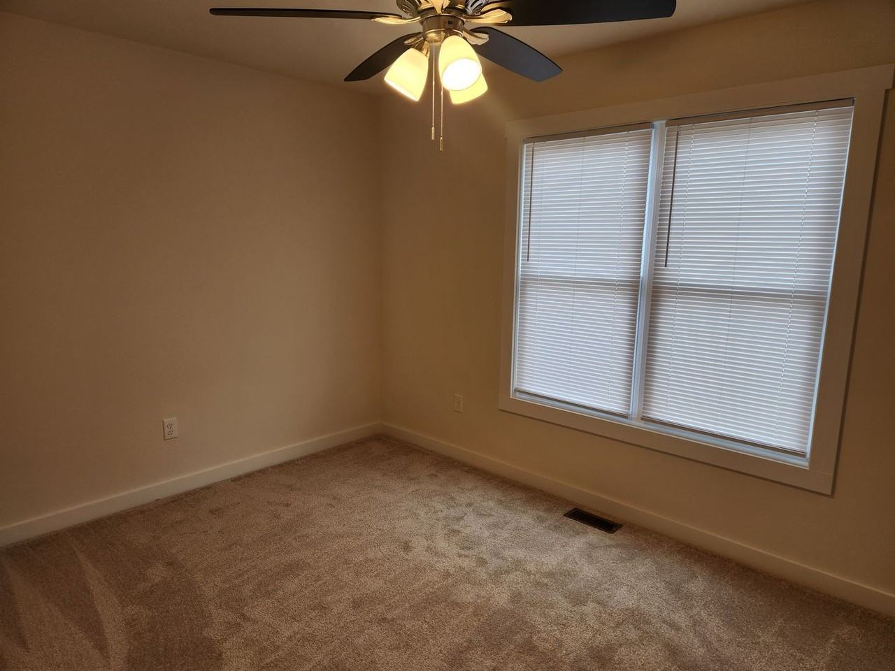 111 Dinwiddie Ave - Photo 5 of 12