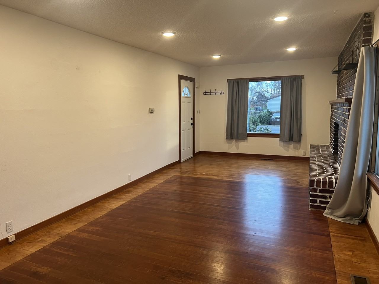 929 East 57th Street #1 - Photo 3 of 20