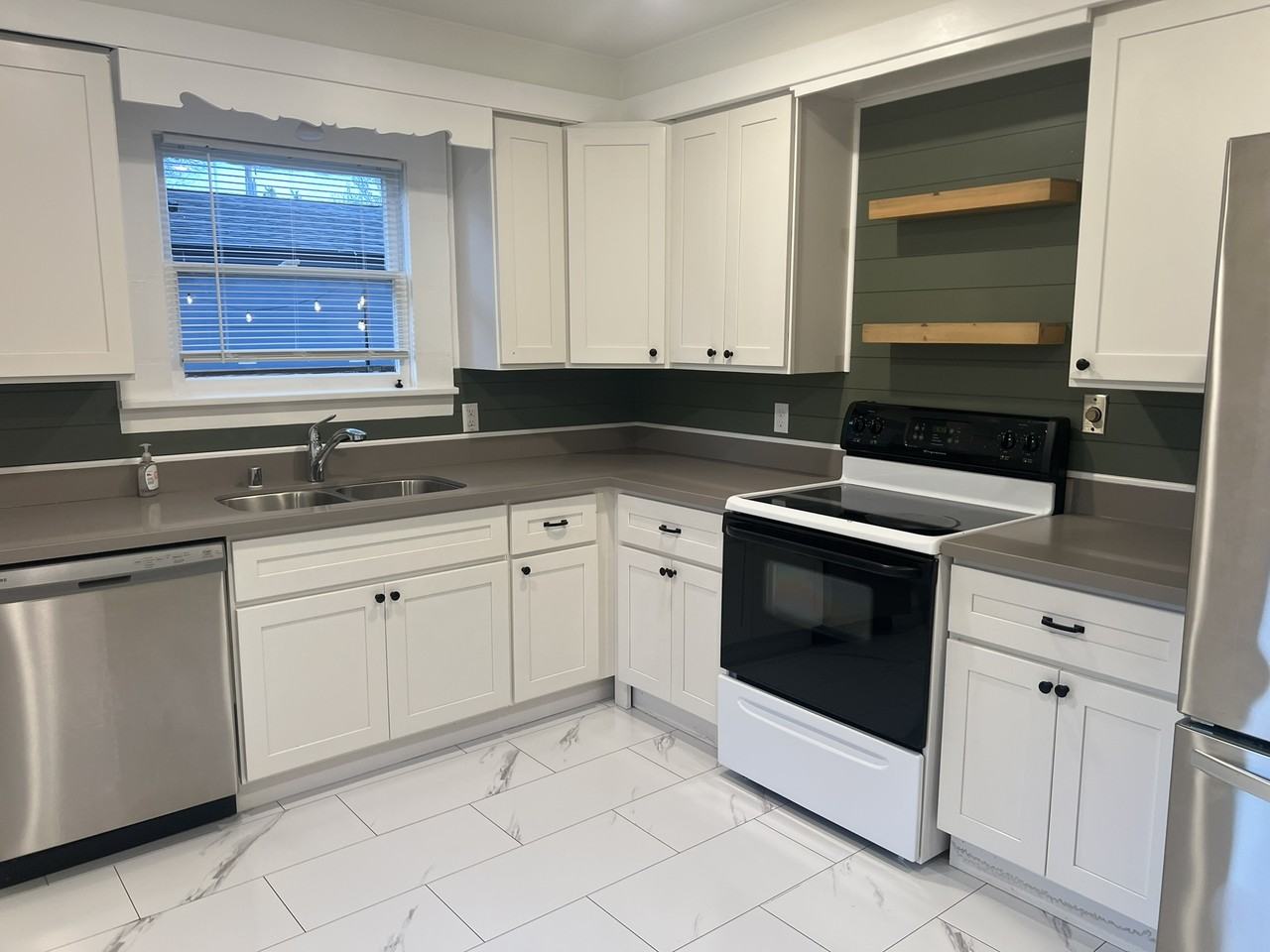 929 East 57th Street #1 - Photo 5 of 20