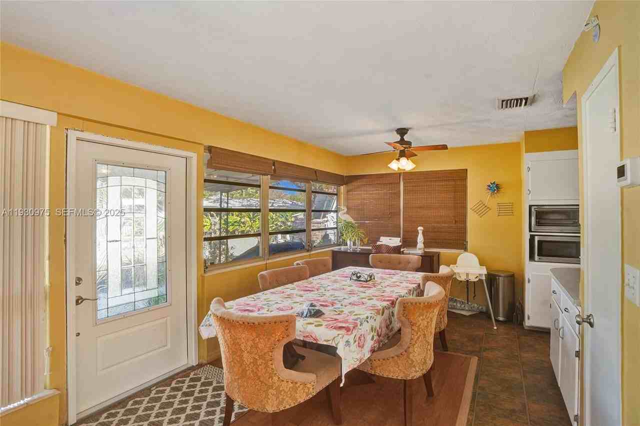 1321 Mandarin Isle - Photo 5 of 22