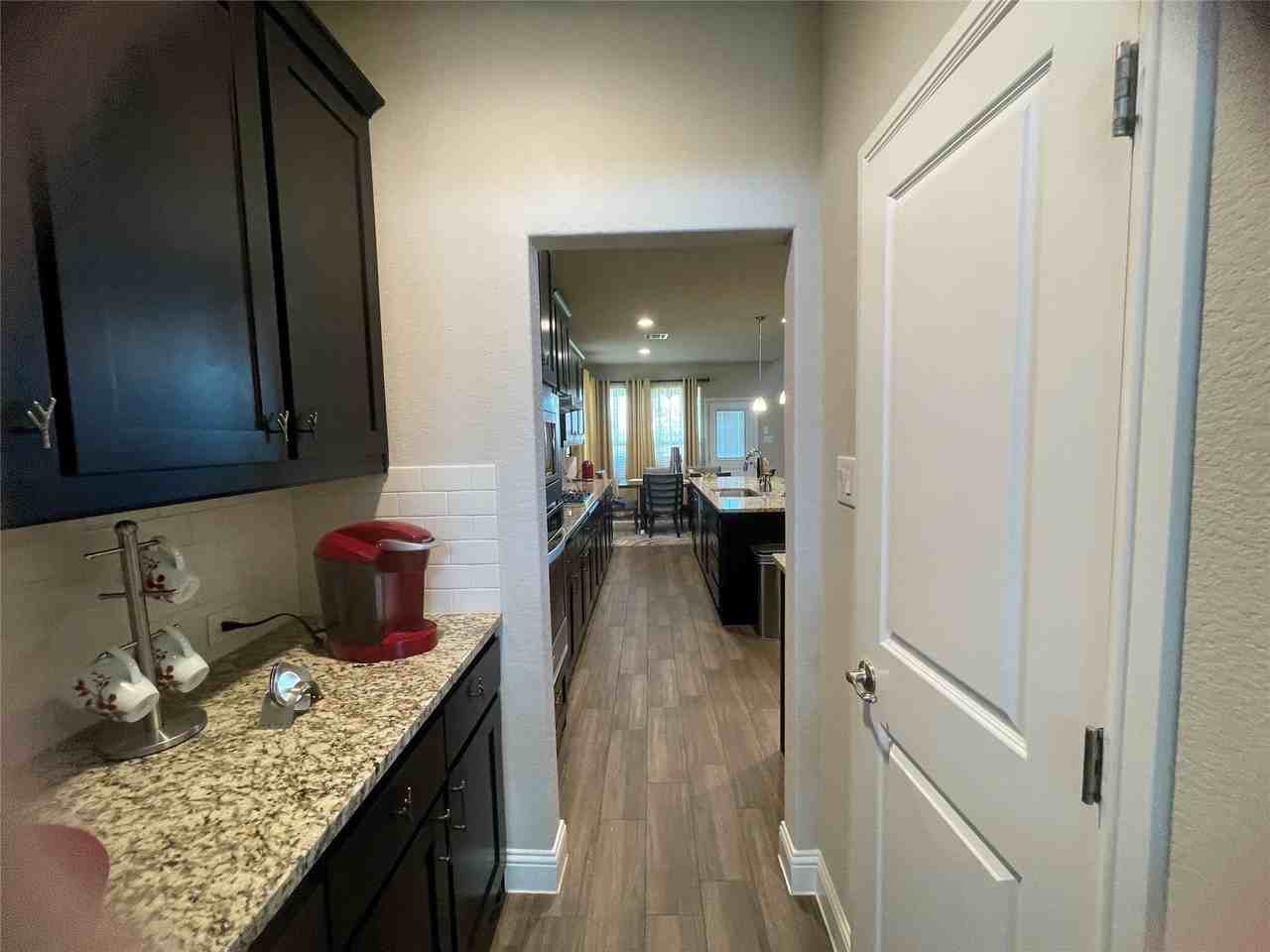 1100 Whispering Hill Dr - Photo 4 of 29