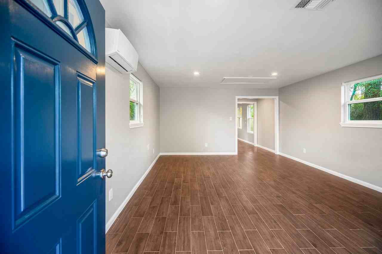 628 Foster Street - Photo 3 of 49