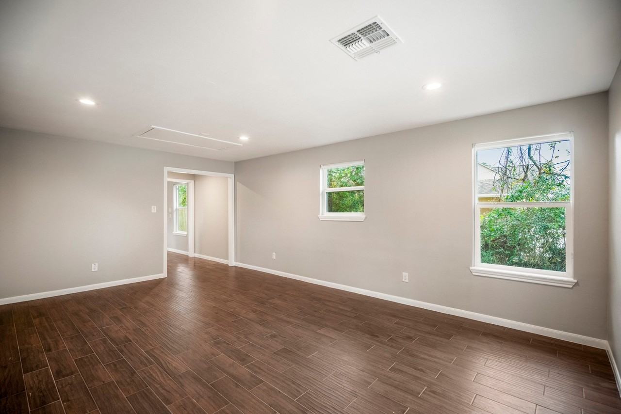 628 Foster Street - Photo 4 of 49