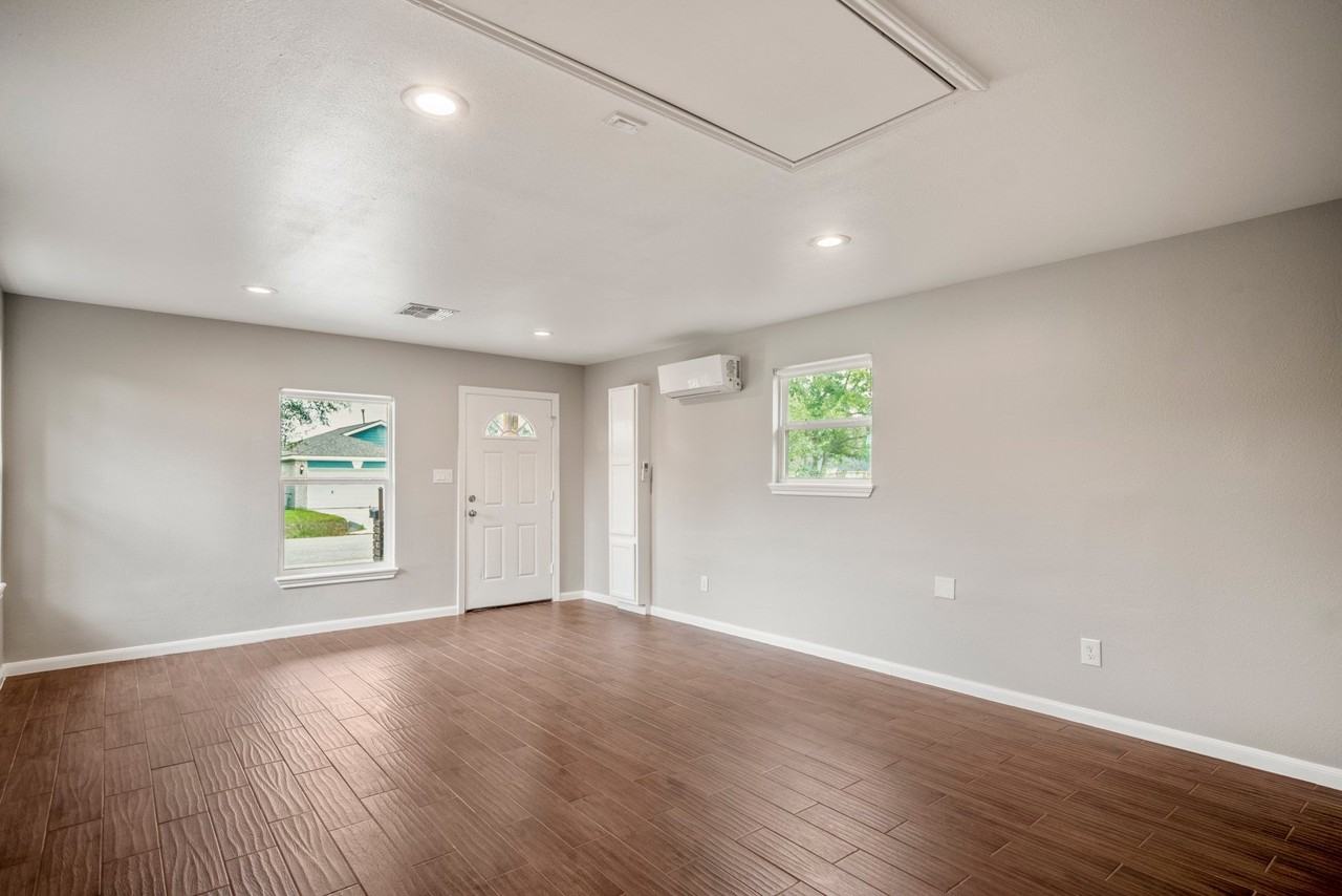 628 Foster Street - Photo 6 of 49