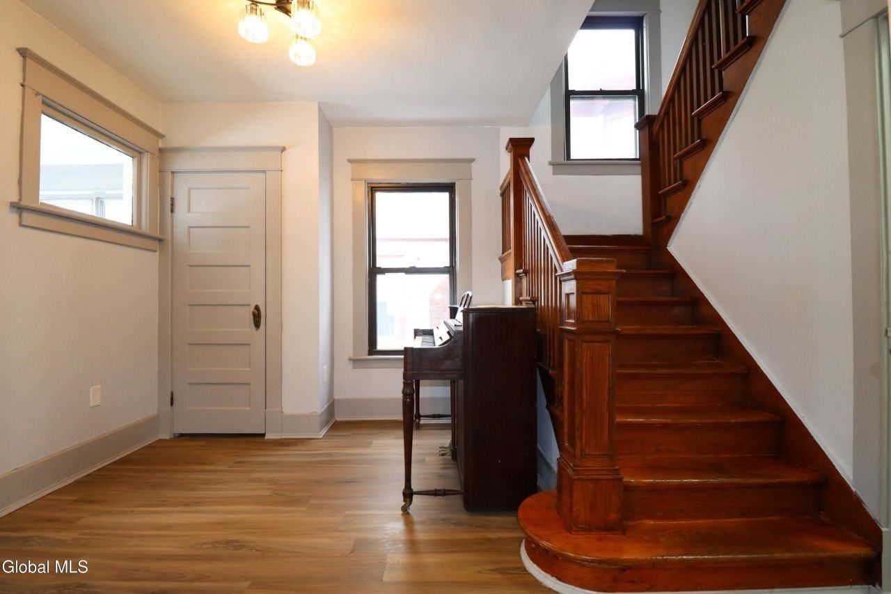 442 Plymouth Avenue - Photo 3 of 46